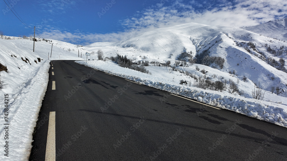 route montagne et neige